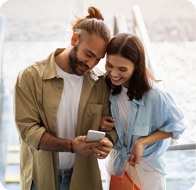 couple-shop-smartphone