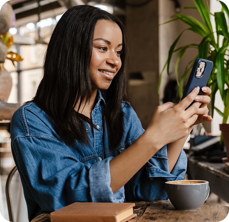 woman-smartphone-shop